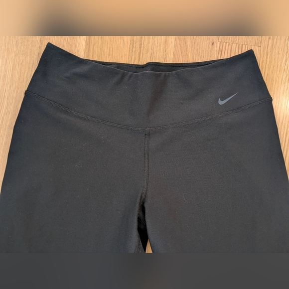 Nike Dri Fit Women Capris Medium Workout Training Yoga Color Black - Picture 2 of 7